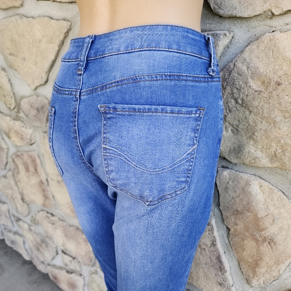 SO | Medium Wash Jegging (Pics make item look brighter blue than they are) - Picture 8 of 12